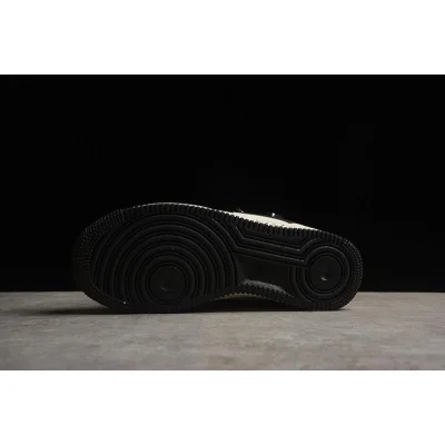 KAWS x Nike Air Force 1 "Urban Jungle" фото № 6 KAWS x Nike Air Force 1 "Urban Jungle" фото № 6