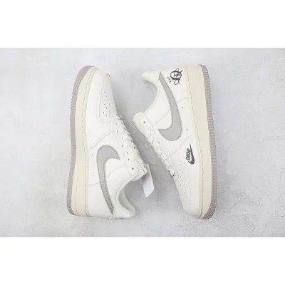 Dior x Nike Air Force 1 Low "White/Black Swoosh" фото № 2 Dior x Nike Air Force 1 Low "White/Black Swoosh" фото № 2