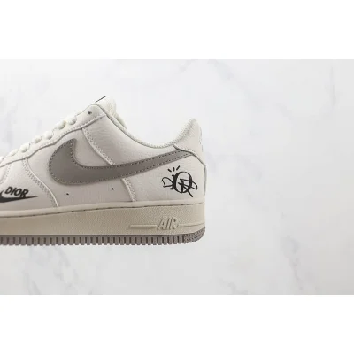 Dior x Nike Air Force 1 Low "White/Black Swoosh" фото № 3 Dior x Nike Air Force 1 Low "White/Black Swoosh" фото № 3