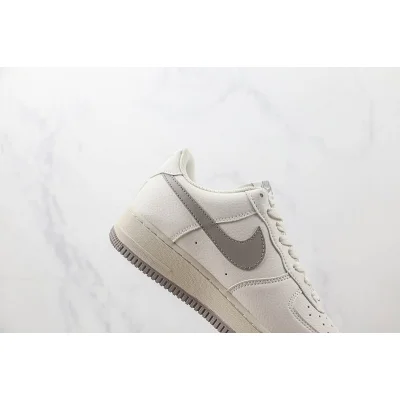 Dior x Nike Air Force 1 Low "White/Black Swoosh" фото № 4 Dior x Nike Air Force 1 Low "White/Black Swoosh" фото № 4