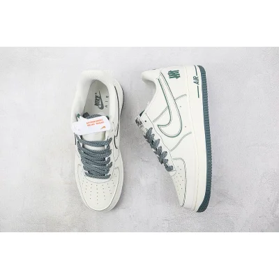 Undefeated x Nike Air Force 1 Low "Cream White/Dark Grey" фото № 7 Undefeated x Nike Air Force 1 Low "Cream White/Dark Grey" фото № 7