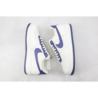 Nike Air Force 1 Low "White/Court Navy Blue" фото № 7 Nike Air Force 1 Low "White/Court Navy Blue" фото № 7