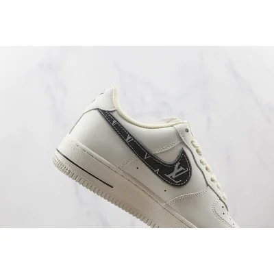 Louis Vuitton x Nike Air Force 1 Low "Cream/Black/Grey" фото № 3 Louis Vuitton x Nike Air Force 1 Low "Cream/Black/Grey" фото № 3