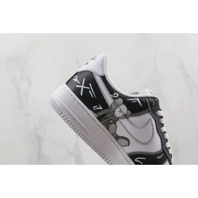 Kaws x Nike Air Force 1 Low 07 "White/Black/Grey" фото № 4