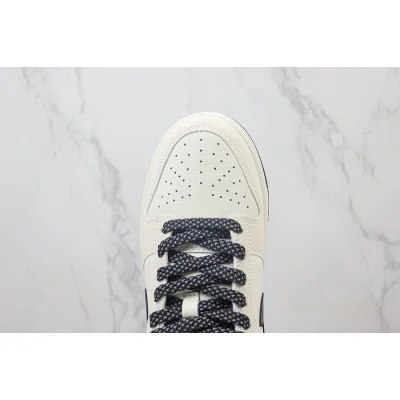 Supreme x Nike Dunk Low "Pearl Bush/Black" фото № 4 Supreme x Nike Dunk Low "Pearl Bush/Black" фото № 4