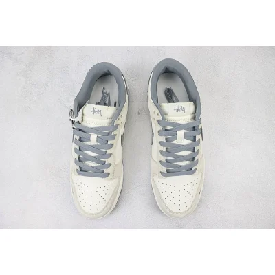 Stussy x Nike Dunk Low "Warmed Silver/Cream White" фото № 7 Stussy x Nike Dunk Low "Warmed Silver/Cream White" фото № 7