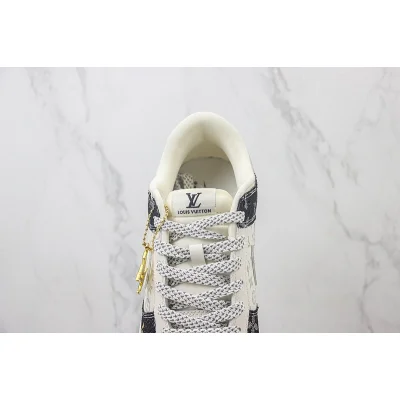 Louis Vuitton x Nike Dunk Low "Black/Gold/Cream White/Monogram" фото № 5 Louis Vuitton x Nike Dunk Low "Black/Gold/Cream White/Monogram" фото № 5