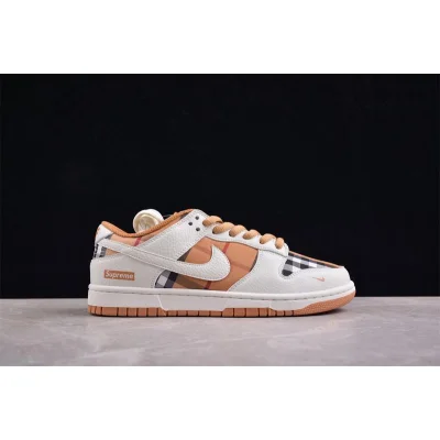 Supreme x Burberry x Nike Dunk Low "Beige Check" фото № 8