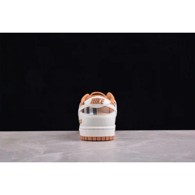 Supreme x Burberry x Nike Dunk Low "Beige Check" фото № 2