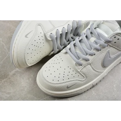The North Face x Nike SB Dunk Low Supreme "White/Grey" фото № 7 The North Face x Nike SB Dunk Low Supreme "White/Grey" фото № 7