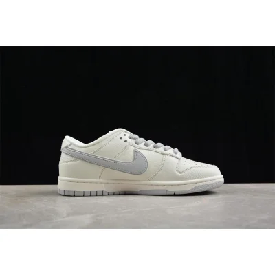 The North Face x Nike SB Dunk Low Supreme "White/Grey" фото № 2 The North Face x Nike SB Dunk Low Supreme "White/Grey" фото № 2