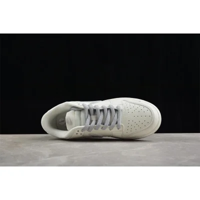 The North Face x Nike SB Dunk Low Supreme "White/Grey" фото № 3 The North Face x Nike SB Dunk Low Supreme "White/Grey" фото № 3