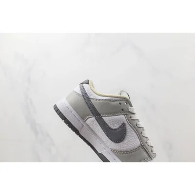 Nike Dunk Low "Stencil Swoosh" фото № 3 Nike Dunk Low "Stencil Swoosh" фото № 3