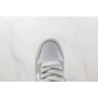 Nike Dunk Low "Stencil Swoosh" фото № 4 Nike Dunk Low "Stencil Swoosh" фото № 4