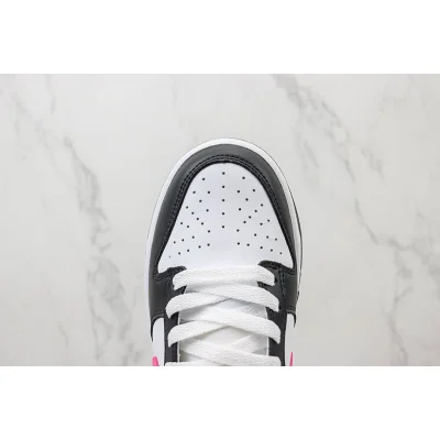 Nike Dunk Low "Black/Fierce Pink" фото № 4 Nike Dunk Low "Black/Fierce Pink" фото № 4