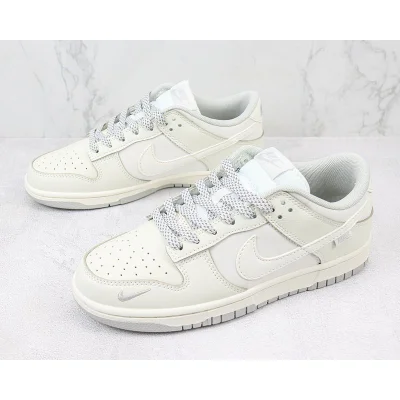 Nike Dunk Low "Cream/Grey Foot/Mini Swoosh" фото № 5 Nike Dunk Low "Cream/Grey Foot/Mini Swoosh" фото № 5