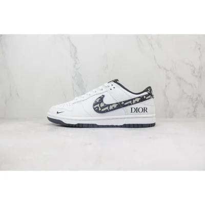 DIOR x Nike Dunk Low "White/Black/Mini Swoosh" фото № 2