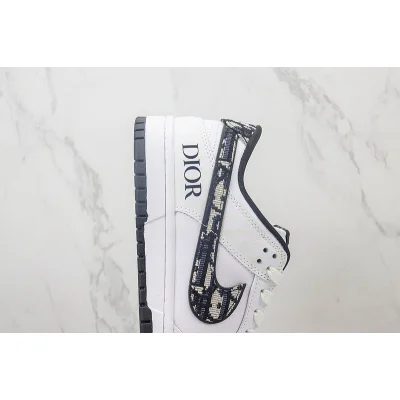 DIOR x Nike Dunk Low "White/Black/Mini Swoosh" фото № 3