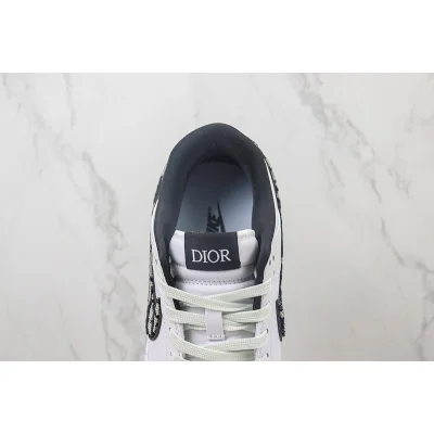 DIOR x Nike Dunk Low "White/Black/Mini Swoosh" фото № 5