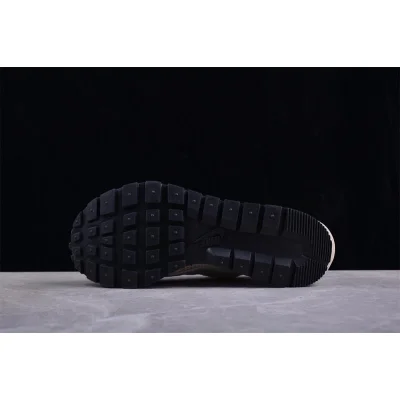 Nike Sacai x VaporWaffle "Milk Tea" фото № 4