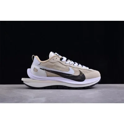Nike Sacai x VaporWaffle "Milk Tea" фото № 2