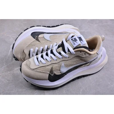 Nike Sacai x VaporWaffle "Milk Tea" фото № 6