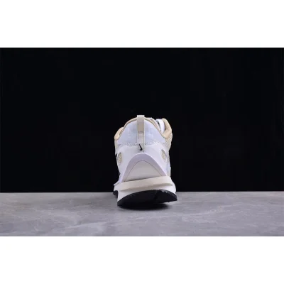 Nike Sacai x VaporWaffle "Milk Tea" фото № 5