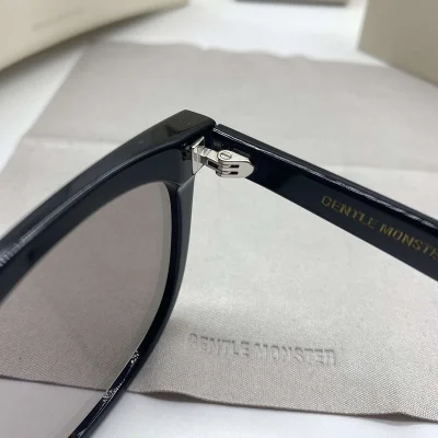 Солнцезащитные очки Gentle Monster Temples Decorated By Two Ovals And Dots "Black" фото № 3