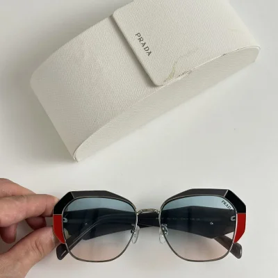 Солнцезащитные очки Prada Frame With Colorful Segments "Gray" фото № 2 Солнцезащитные очки Prada Frame With Colorful Segments "Gray" фото № 2