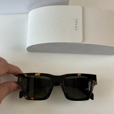 Солнцезащитные очки Prada Triangle Shaped Temples "Brown/Gray" фото № 2