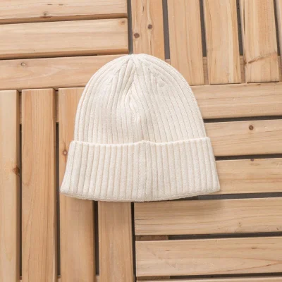 Шапка Stone Island Small Logo With Rivets "White" фото № 2 Шапка Stone Island Small Logo With Rivets "White" фото № 2