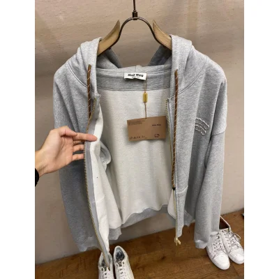 Худи Miu Miu Front Gray Logotype Miu Miu "Gray" фото № 7 Худи Miu Miu Front Gray Logotype Miu Miu "Gray" фото № 7