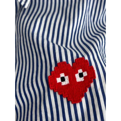 Рубашка Comme des Garcons Play Minecraft Red Heart Eyes "Blue" фото № 4 Рубашка Comme des Garcons Play Minecraft Red Heart Eyes "Blue" фото № 4