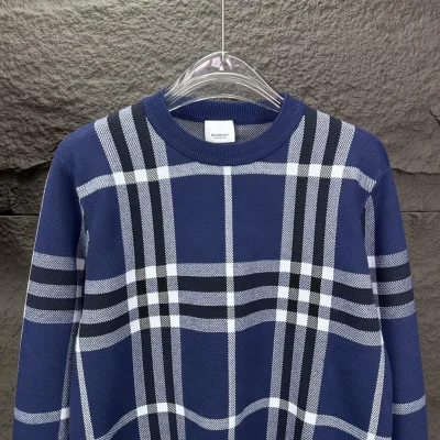 Свитшот Burberry Vertical And Horizontal Contrast Lines Print "Blue" фото № 4 Свитшот Burberry Vertical And Horizontal Contrast Lines Print "Blue" фото № 4