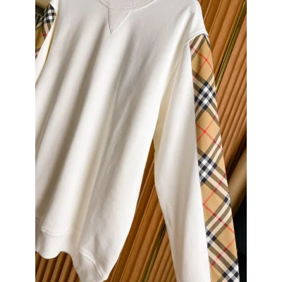 Свитшот Burberry Checked Print On The Sleeves Diagonal Lines "White" фото № 6 Свитшот Burberry Checked Print On The Sleeves Diagonal Lines "White" фото № 6