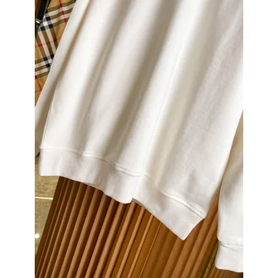 Свитшот Burberry Checked Print On The Sleeves Diagonal Lines "White" фото № 2 Свитшот Burberry Checked Print On The Sleeves Diagonal Lines "White" фото № 2