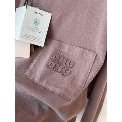 Свитшот Miu Miu Frontside Purple Logo On The Pocket Miu Miu "Purple" фото № 5 Свитшот Miu Miu Frontside Purple Logo On The Pocket Miu Miu "Purple" фото № 5