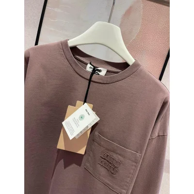 Свитшот Miu Miu Frontside Purple Logo On The Pocket Miu Miu "Purple" фото № 4 Свитшот Miu Miu Frontside Purple Logo On The Pocket Miu Miu "Purple" фото № 4