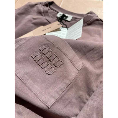 Свитшот Miu Miu Frontside Purple Logo On The Pocket Miu Miu "Purple" фото № 2 Свитшот Miu Miu Frontside Purple Logo On The Pocket Miu Miu "Purple" фото № 2