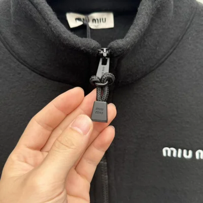 Свитшот Miu Miu White Frontside Logo Two Frontside Pockets "Black" фото № 2