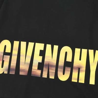 Футболка Givenchy With Picture Inside Logo "Black" фото № 3