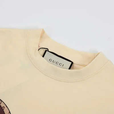 Футболка Gucci With A Rabbit Print In A Cap "Cream" фото № 2