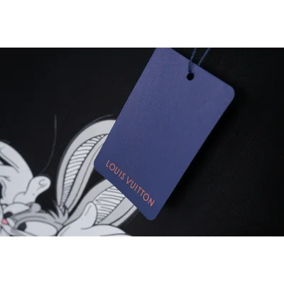 Футболка Louis Vuitton With Print Of Hare Showing Its Tongue "Black" фото № 4 Футболка Louis Vuitton With Print Of Hare Showing Its Tongue "Black" фото № 4