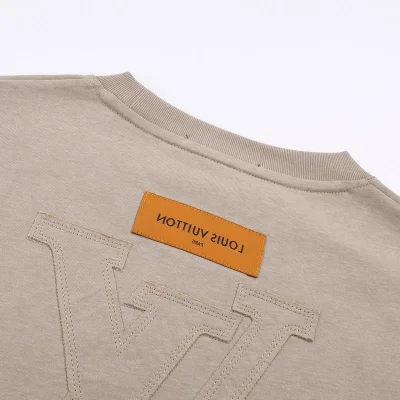 Футболка Louis Vuitton Embroidered Emblems With Logo "Beige" фото № 4 Футболка Louis Vuitton Embroidered Emblems With Logo "Beige" фото № 4