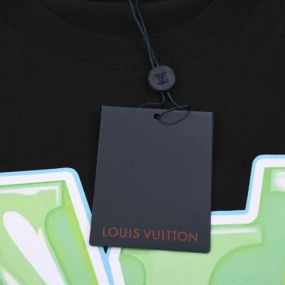 Футболка Louis Vuitton With Colorful Light Green Logo "Black" фото № 2