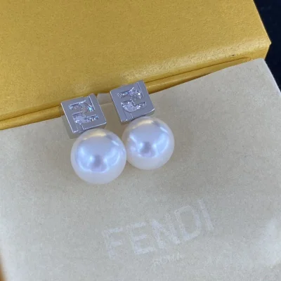 Серьги Fendi Logo Letters - Pearl "Silver" фото № 3 Серьги Fendi Logo Letters - Pearl "Silver" фото № 3