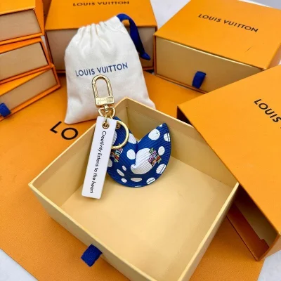 Брелок Louis Vuitton Shaped Like Ears "Blue" фото № 7 Брелок Louis Vuitton Shaped Like Ears "Blue" фото № 7