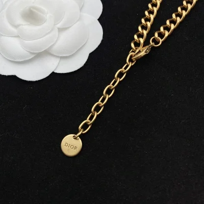 Ожерелье Dior Pearl And Logo Decorated - Inscription "Gold" фото № 3