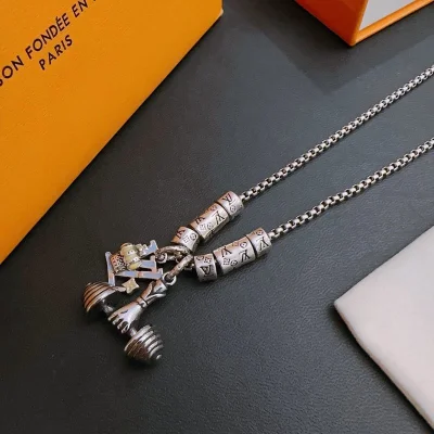 Подвеска Louis Vuitton Figure With Logo - Dumbbell "Silver" фото № 4