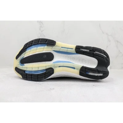 Adidas Ultraboost Light "Carbon Court Green" фото № 8 Adidas Ultraboost Light "Carbon Court Green" фото № 8